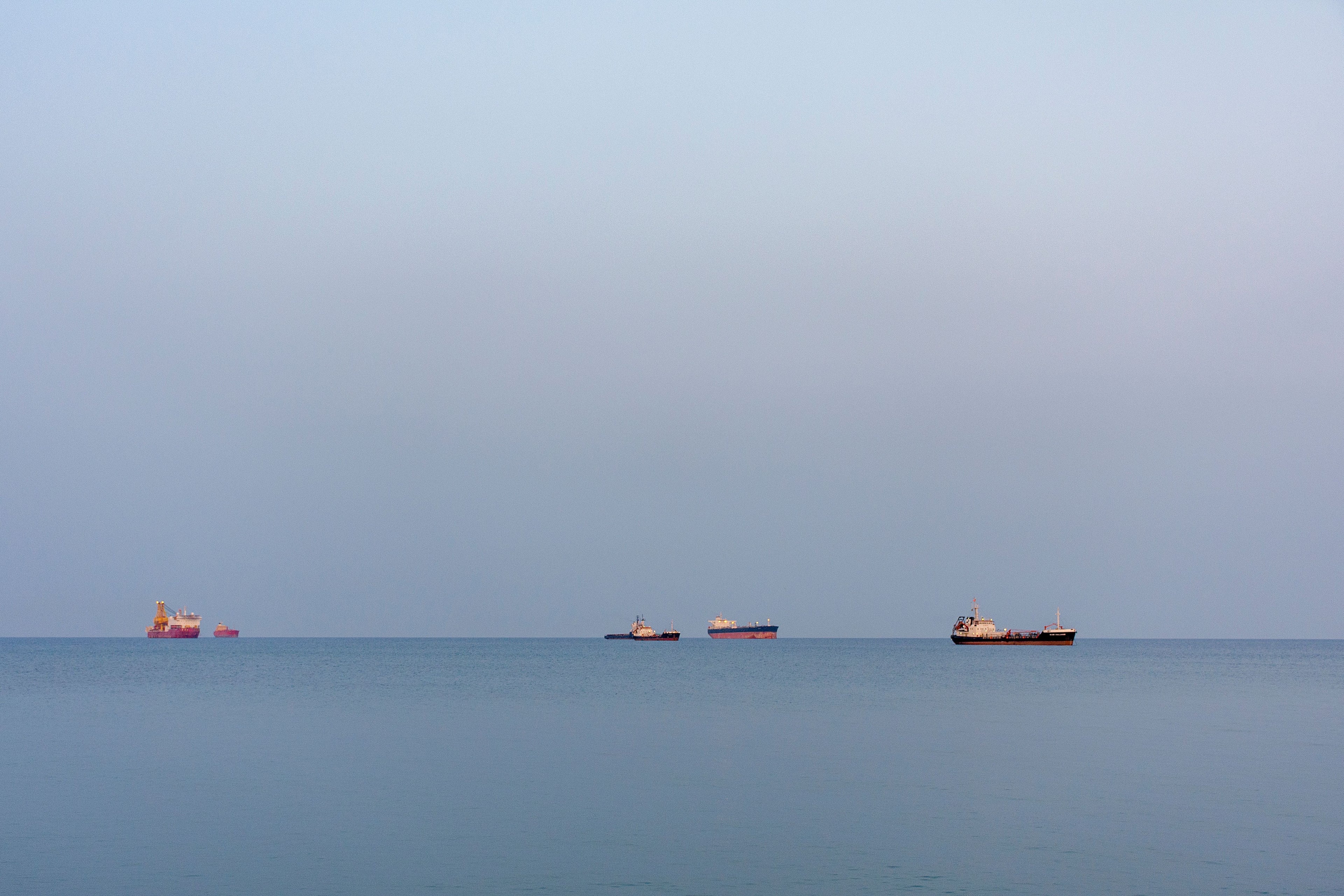 Fragile Entspannung in der Straße von Hormuz – "Mut zum Widerspruch"-Herausgeber & Logistik-Experte im Interview